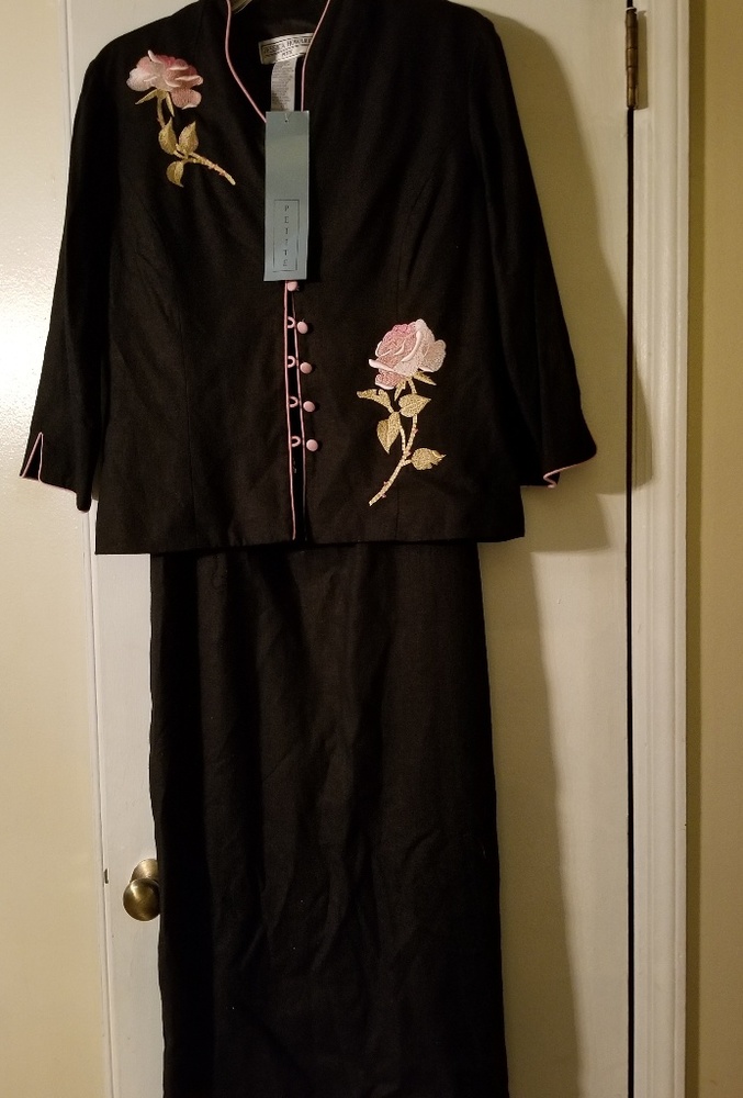 2 piece linen suit, zipper back and bottom slit .